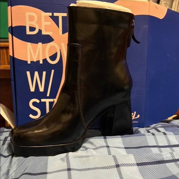 Trary Glossy Black Heeled Boots size 9.5 - Picture 3 of 8